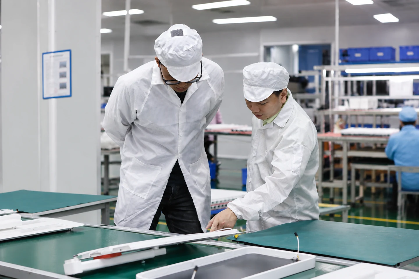 BILLLED colleagues reviewing luminaire components on the production floor